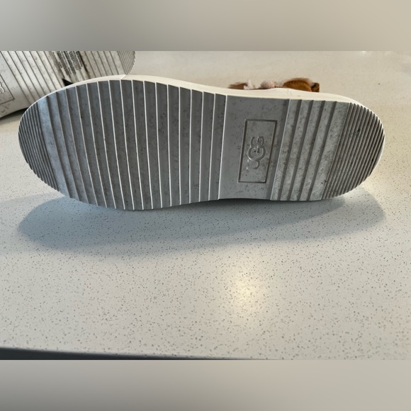 ❌SOLD  UGG ALAMEDA CHELSEA SHOE - Picture 10 of 10